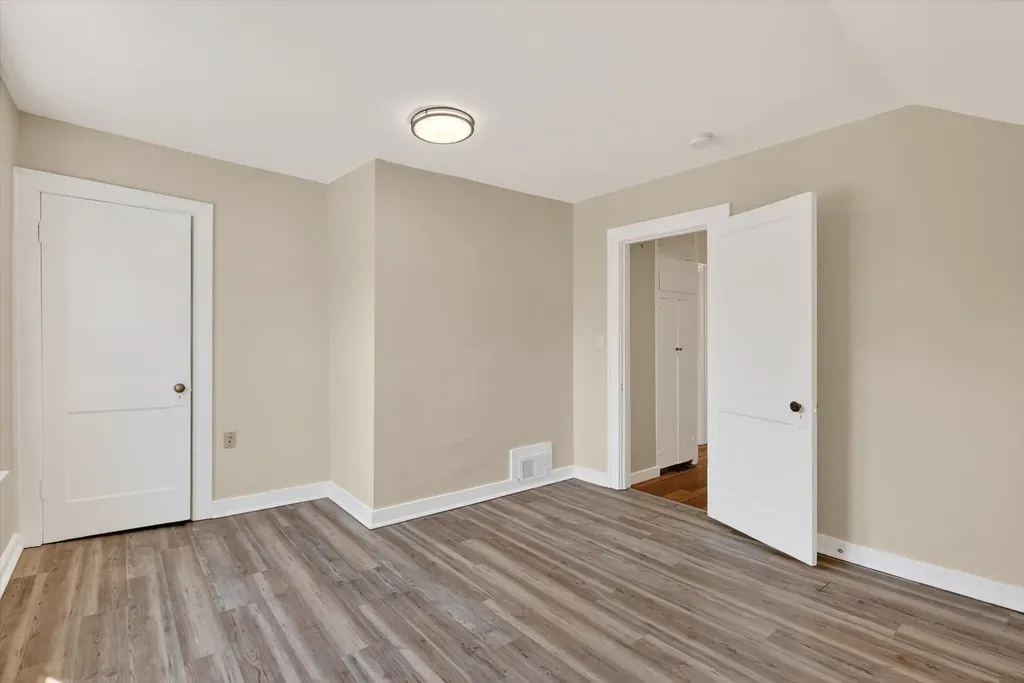 1047 Eastern Avenue NE Grand Rapids City MI 49503