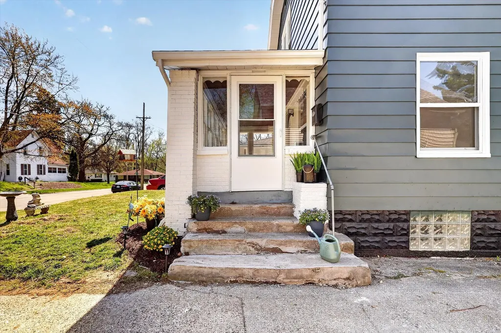 1047 Eastern Avenue NE Grand Rapids City MI 49503