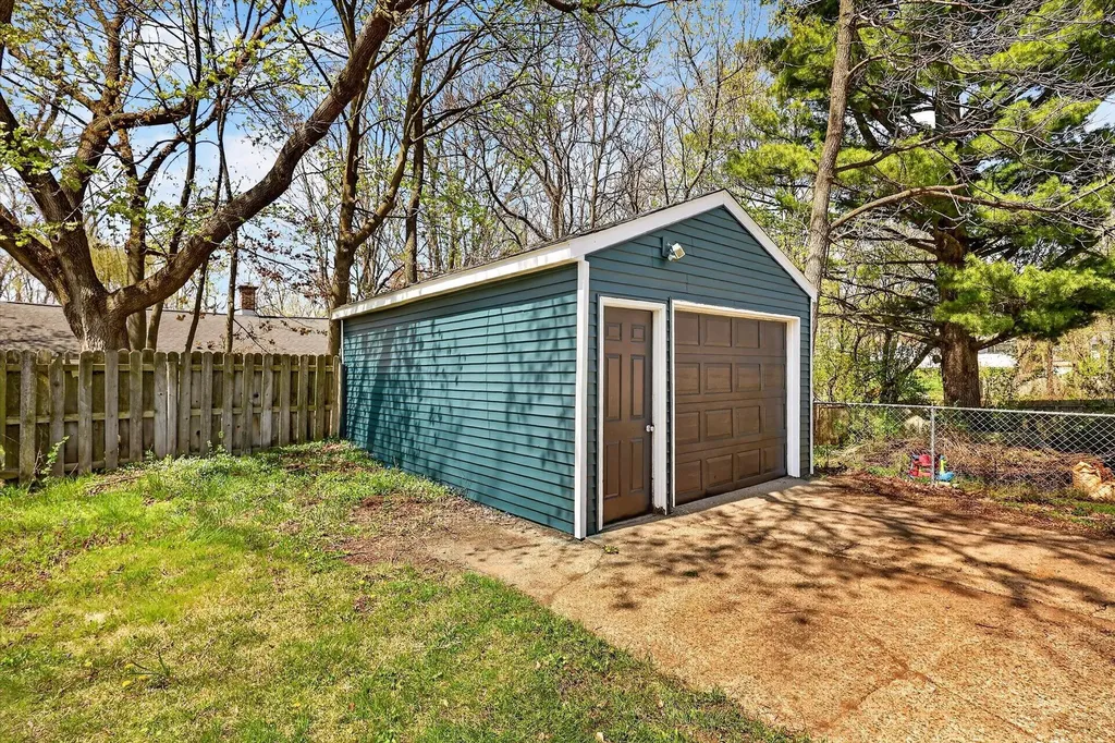 1047 Eastern Avenue NE Grand Rapids City MI 49503