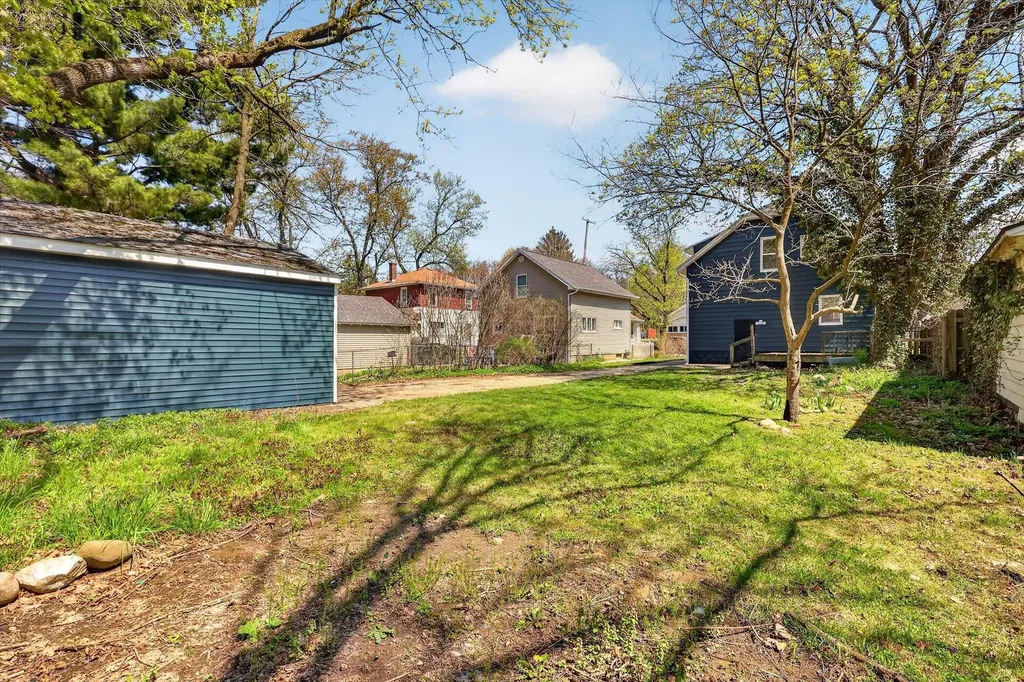 1047 Eastern Avenue NE Grand Rapids City MI 49503