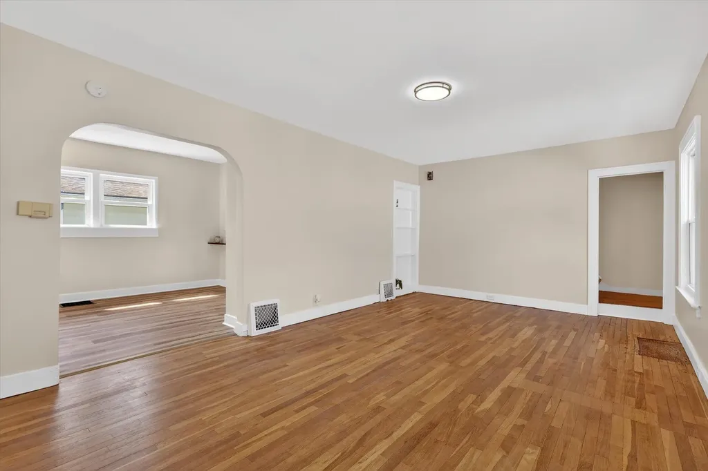 1047 Eastern Avenue NE Grand Rapids City MI 49503