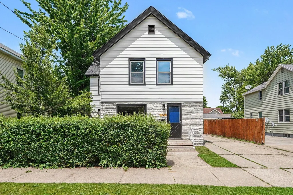 757 6th Street NW Grand Rapids City MI 49504