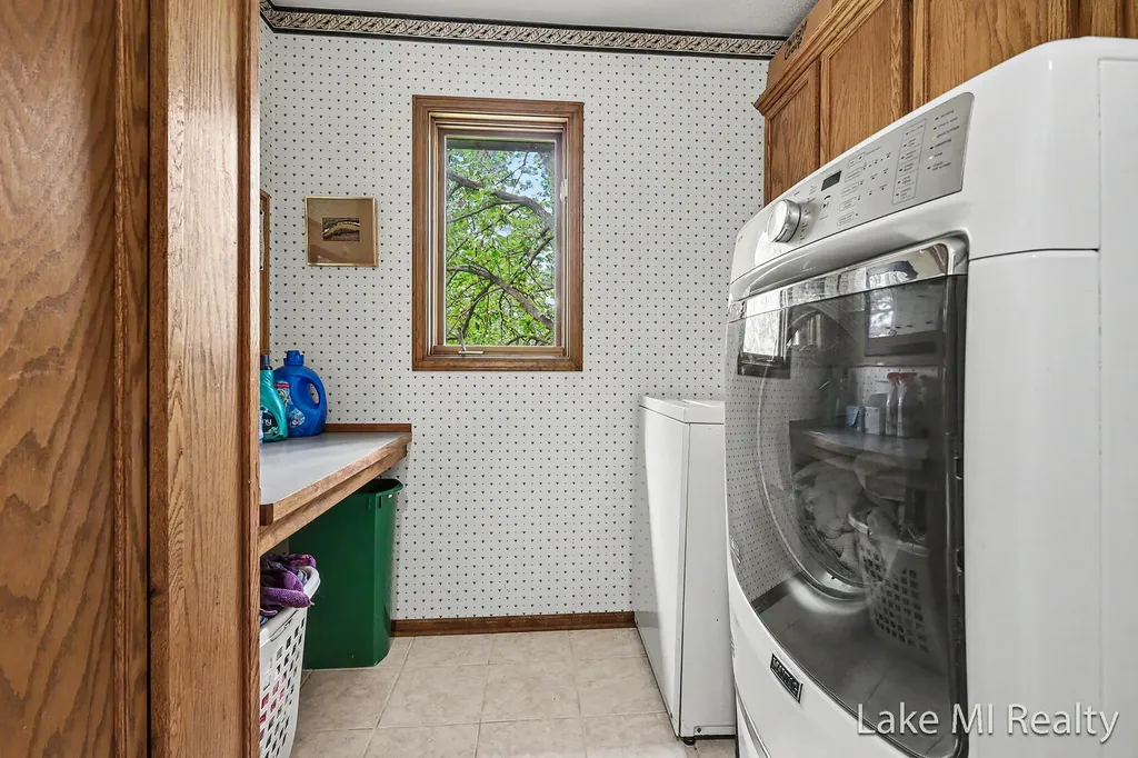 5537 Bentbrook Drive SE Kentwood City MI 49508