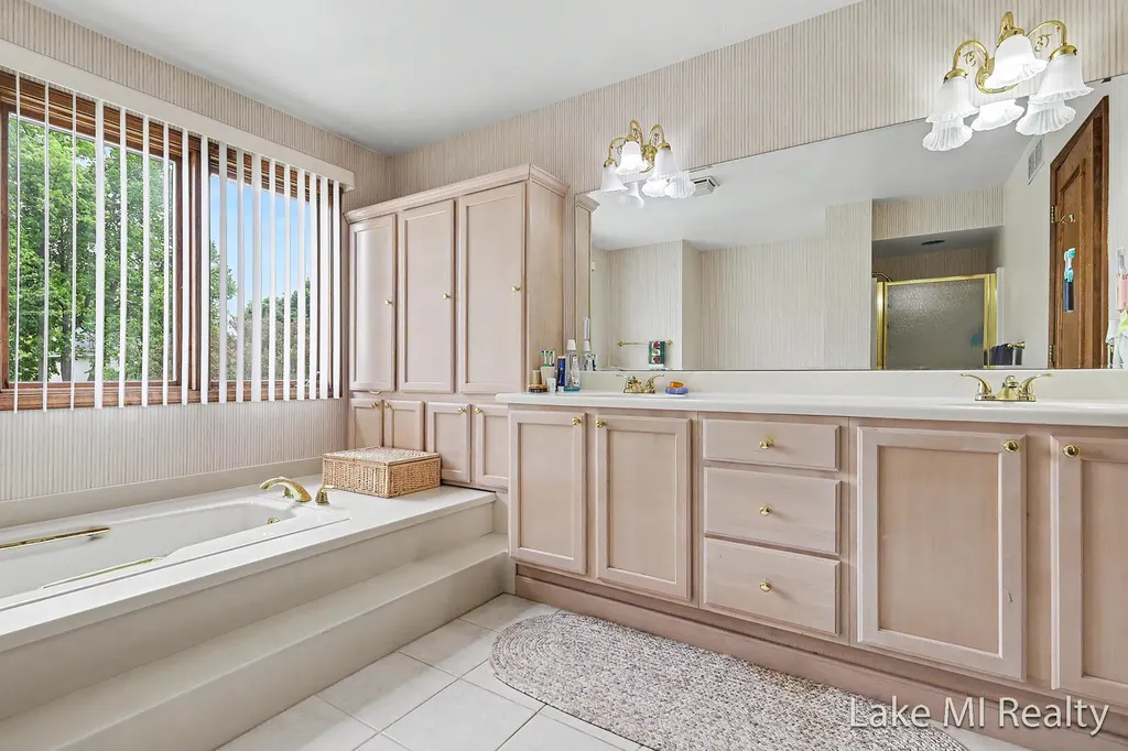 5537 Bentbrook Drive SE Kentwood City MI 49508