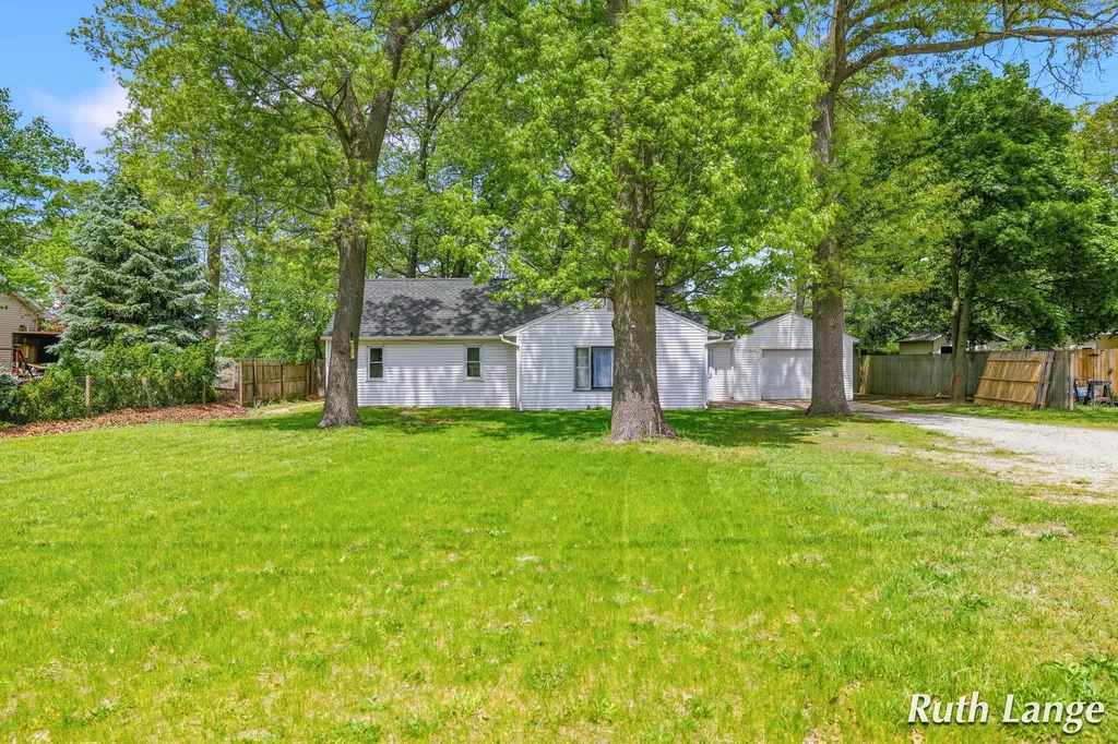 1640 Mclaughlin Avenue Muskegon Charter Township MI 49442