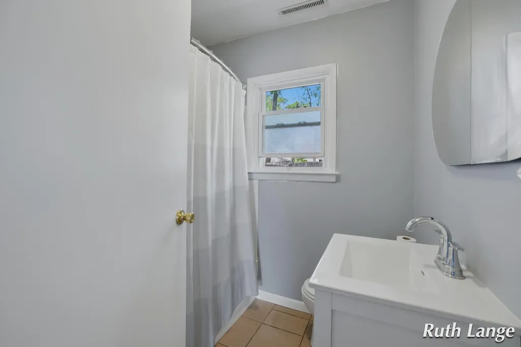 1640 Mclaughlin Avenue Muskegon Charter Township MI 49442