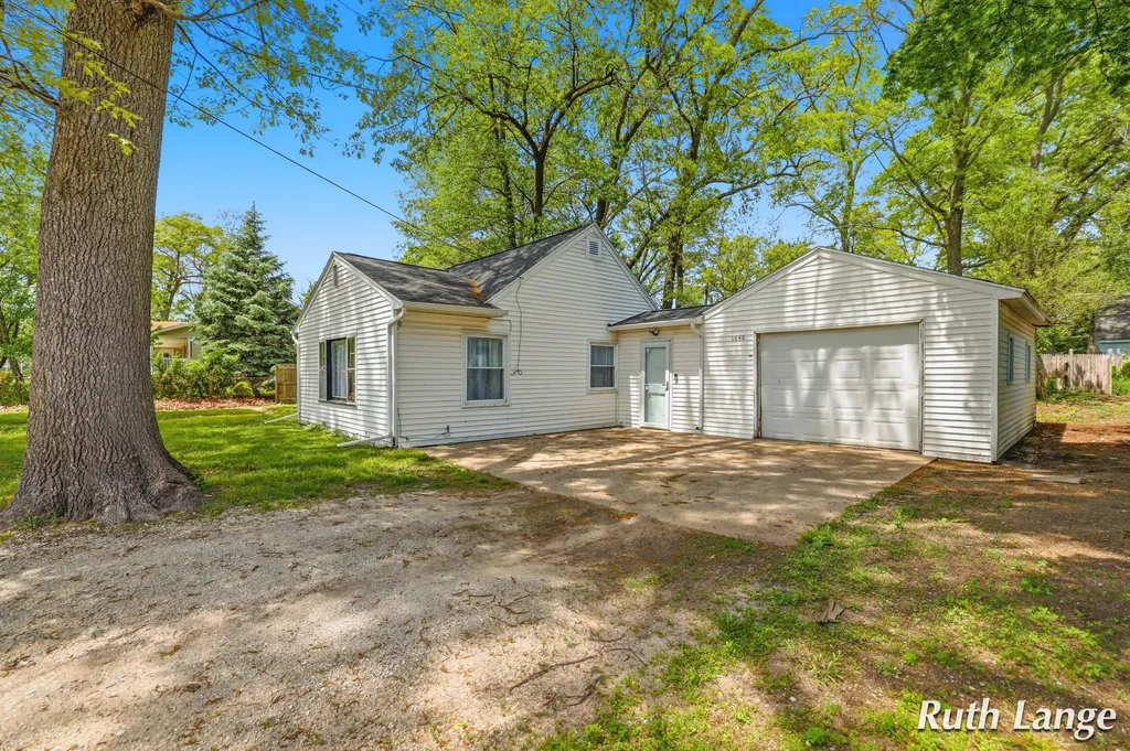 1640 Mclaughlin Avenue Muskegon Charter Township MI 49442