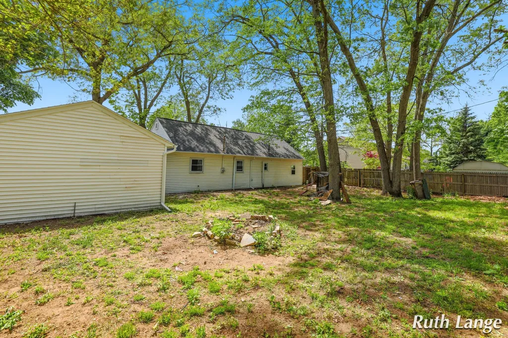 1640 Mclaughlin Avenue Muskegon Charter Township MI 49442