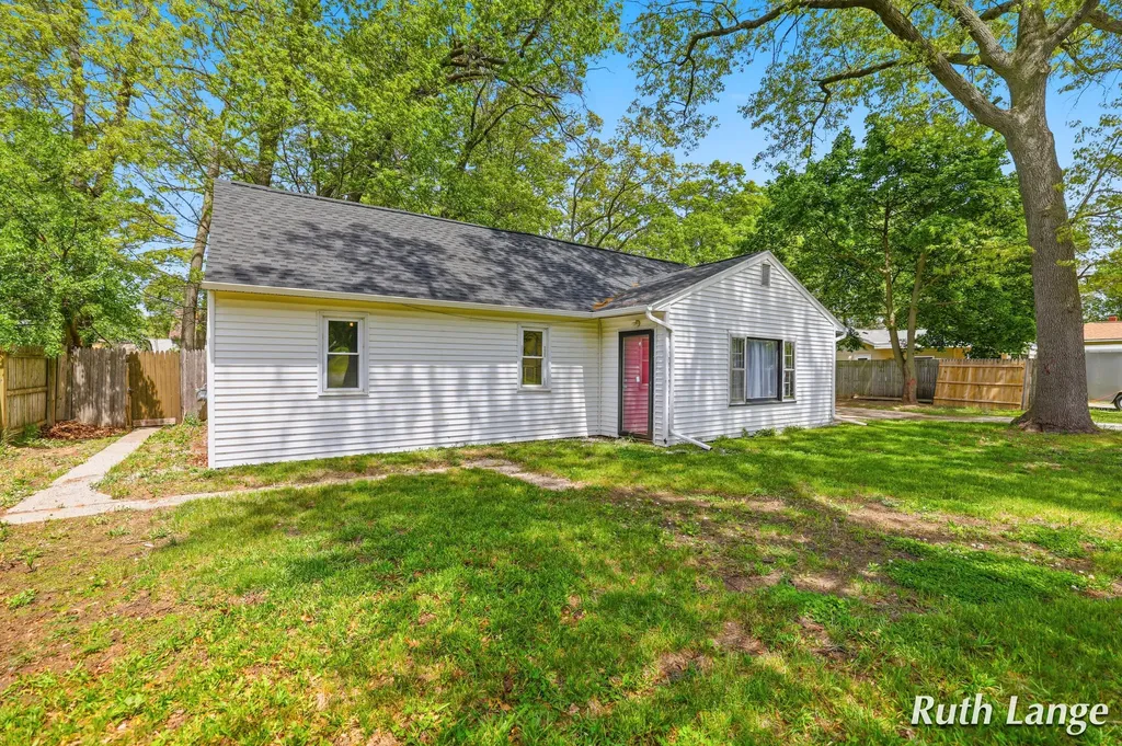 1640 Mclaughlin Avenue Muskegon Charter Township MI 49442