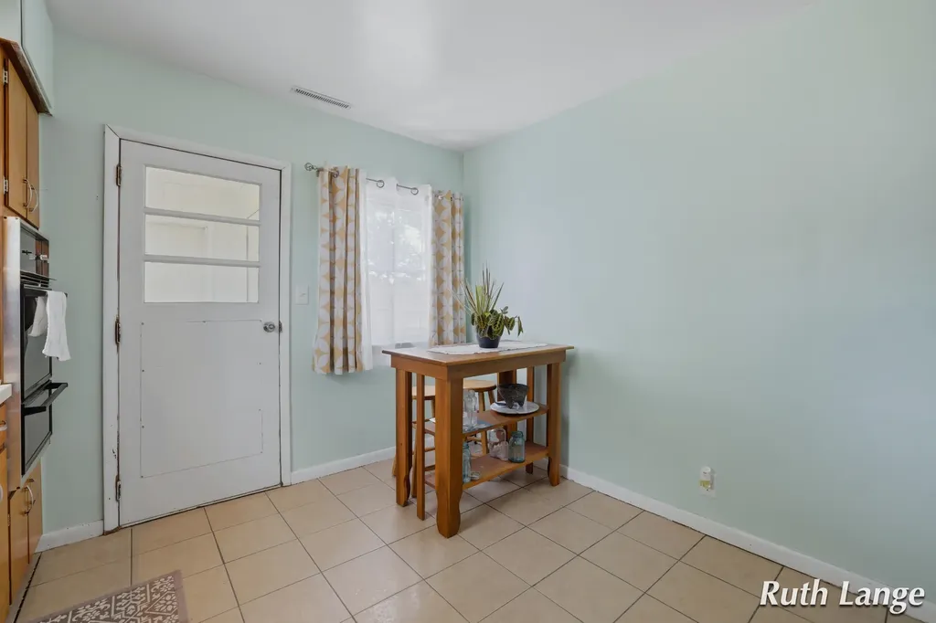 1640 Mclaughlin Avenue Muskegon Charter Township MI 49442