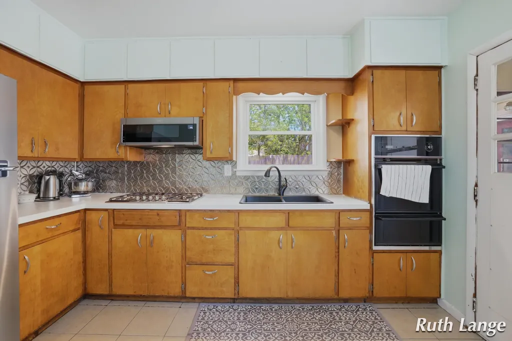 1640 Mclaughlin Avenue Muskegon Charter Township MI 49442