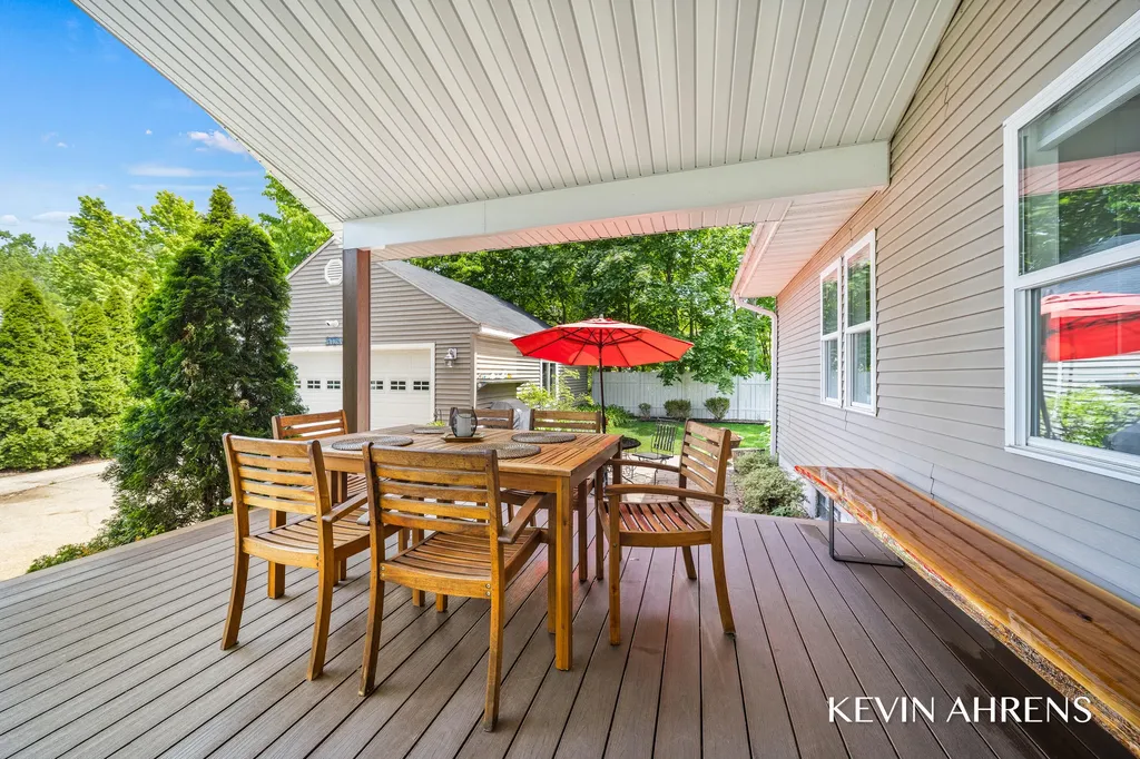 17284 Coles Park Road Spring Lake Township MI 49456