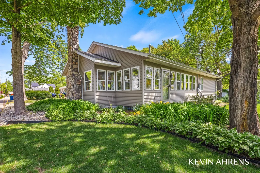 17284 Coles Park Road Spring Lake Township MI 49456