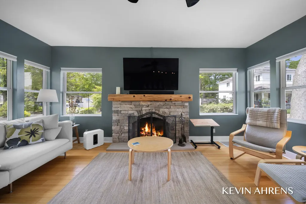 17284 Coles Park Road Spring Lake Township MI 49456