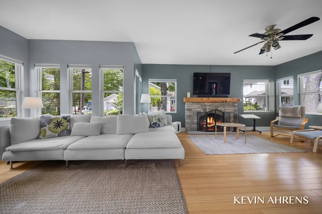 17284 Coles Park Road Spring Lake Township MI 49456