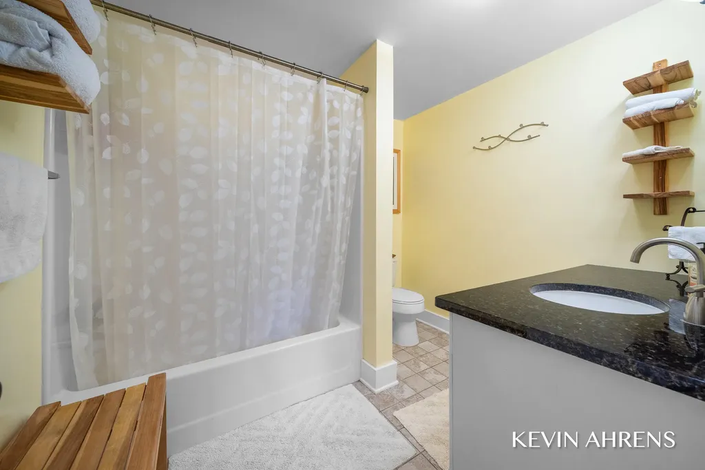 17284 Coles Park Road Spring Lake Township MI 49456