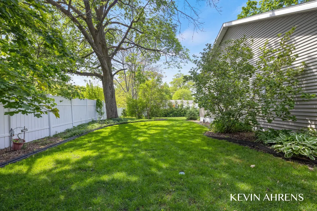 17284 Coles Park Road Spring Lake Township MI 49456