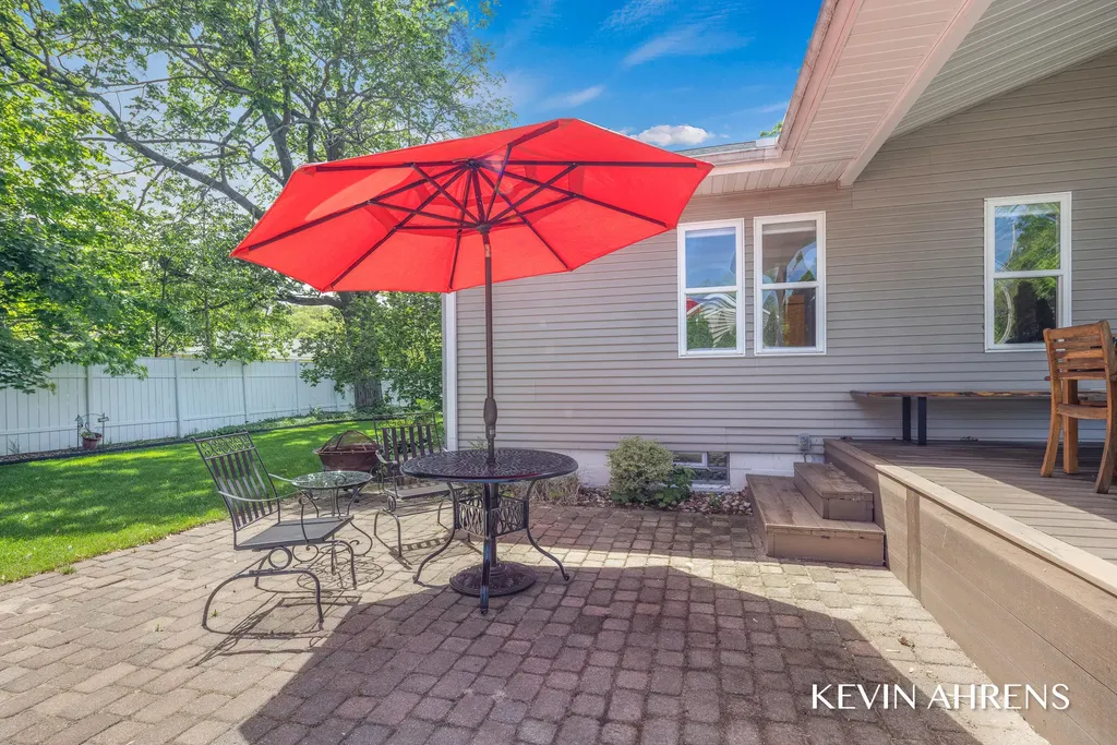17284 Coles Park Road Spring Lake Township MI 49456