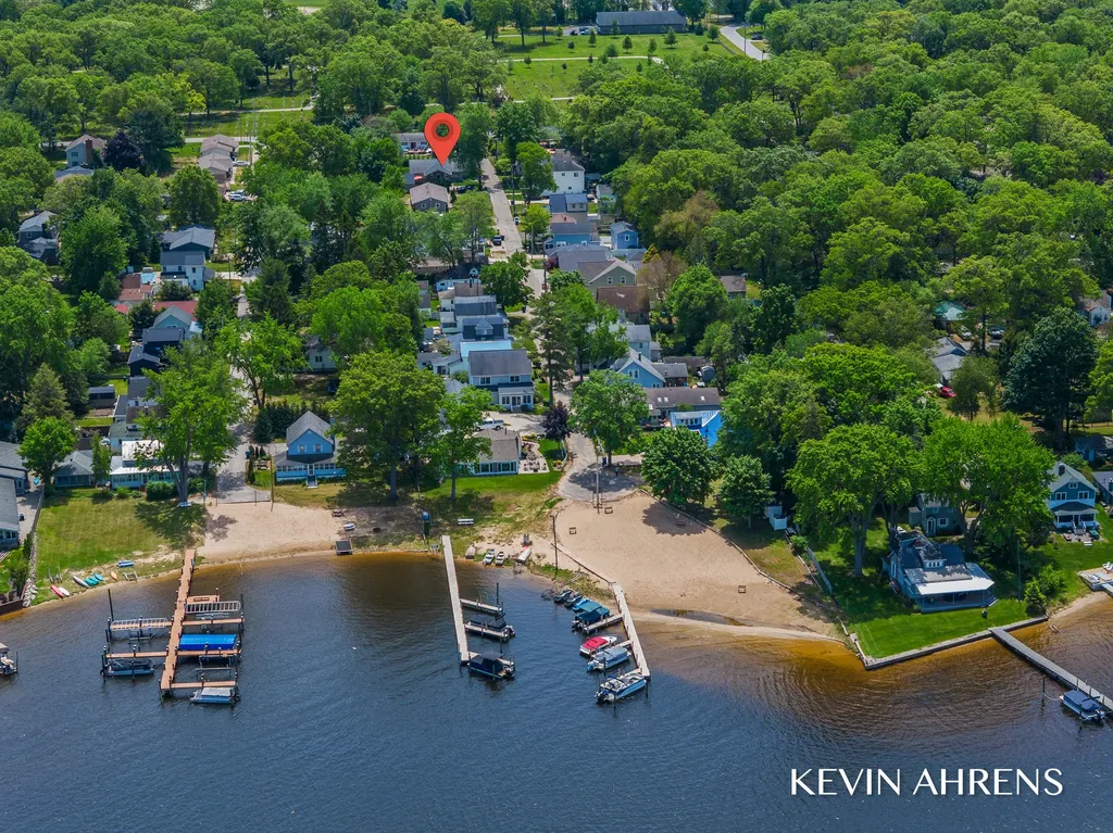 17284 Coles Park Road Spring Lake Township MI 49456