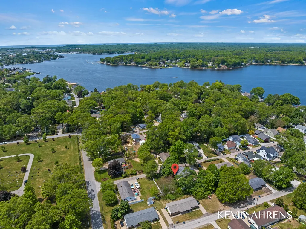 17284 Coles Park Road Spring Lake Township MI 49456