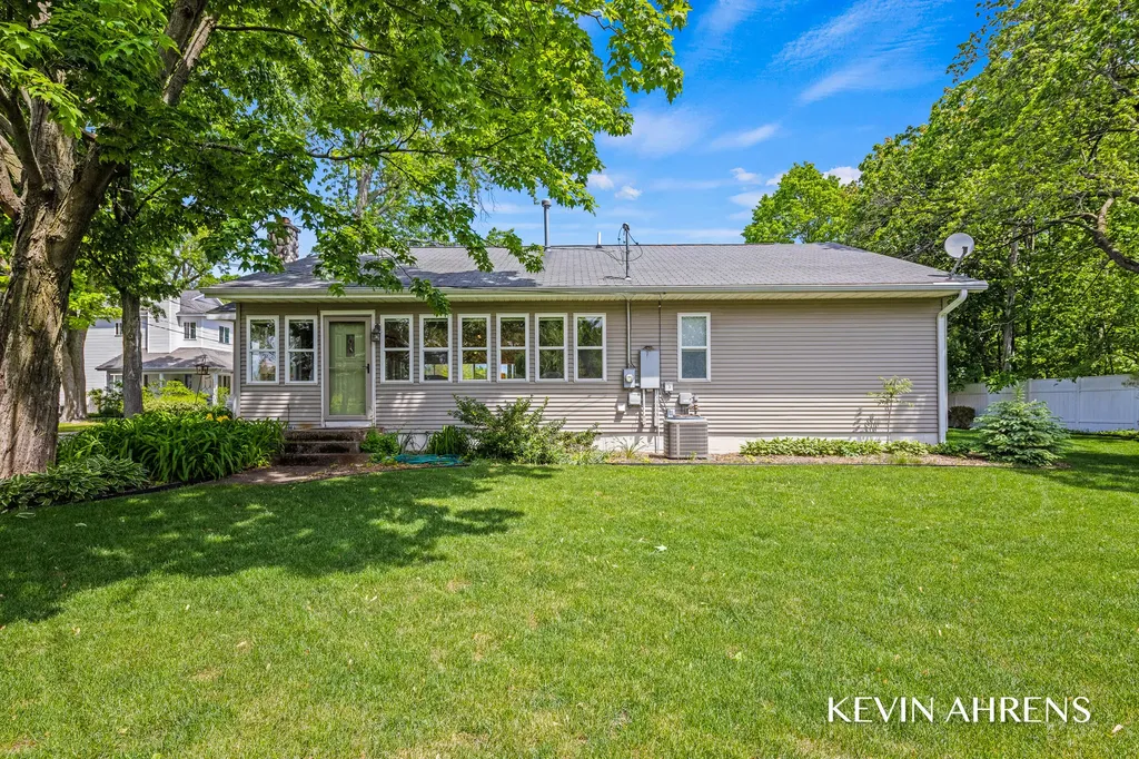 17284 Coles Park Road Spring Lake Township MI 49456
