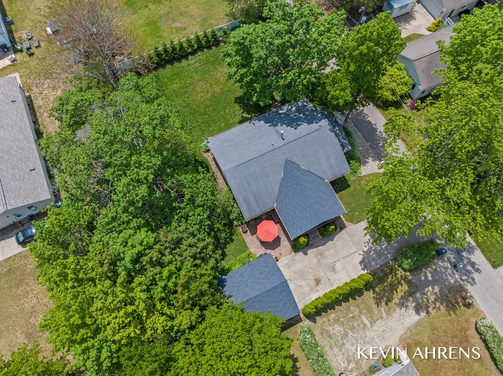 17284 Coles Park Road Spring Lake Township MI 49456