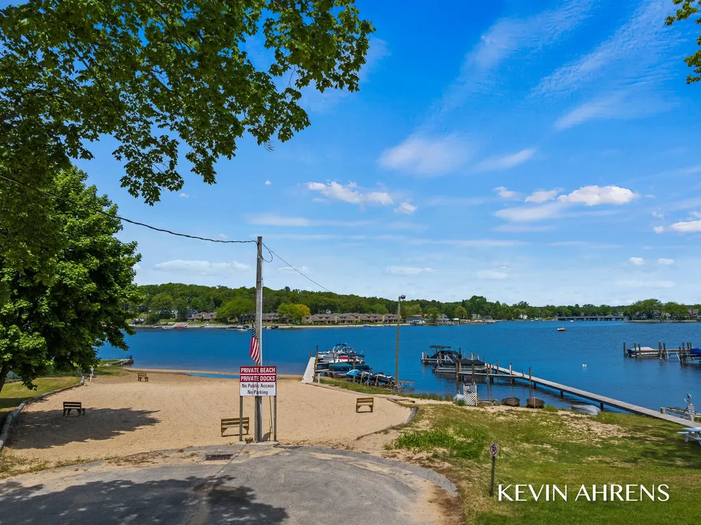 17284 Coles Park Road Spring Lake Township MI 49456