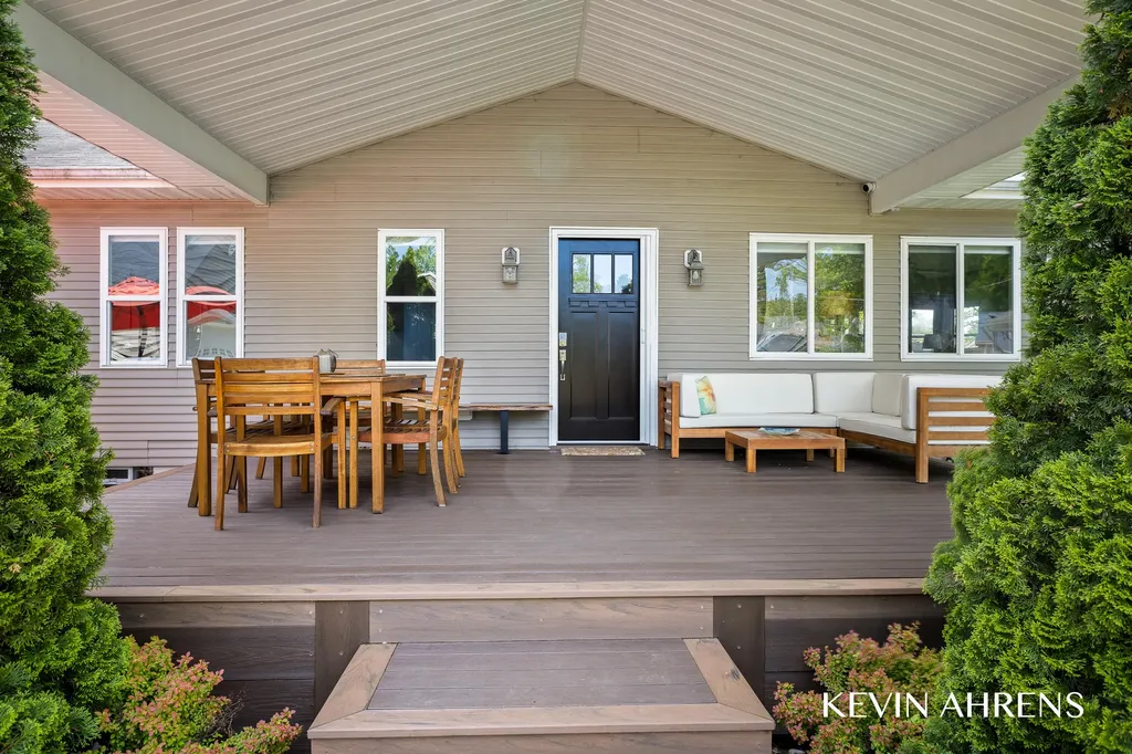17284 Coles Park Road Spring Lake Township MI 49456