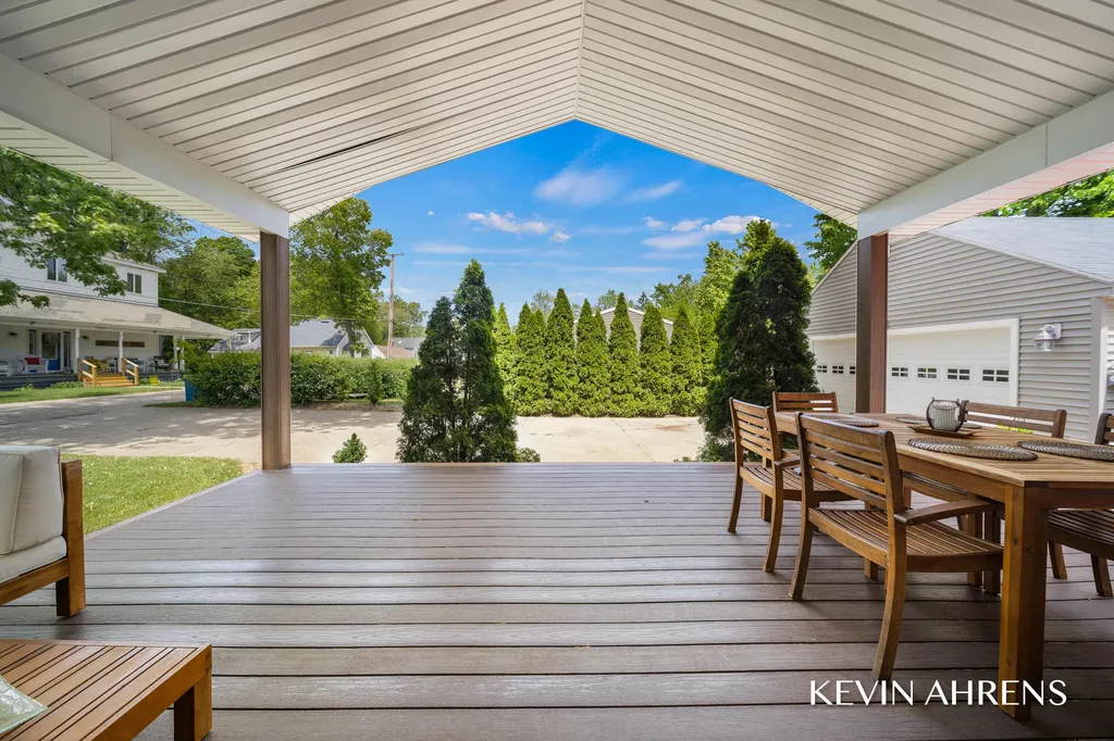 17284 Coles Park Road Spring Lake Township MI 49456