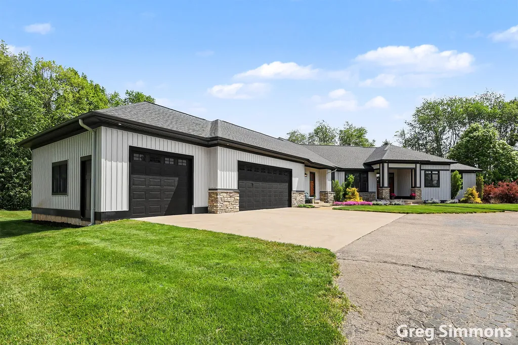 5975 Sierra Ridge Drive SE Caledonia Township MI 49316