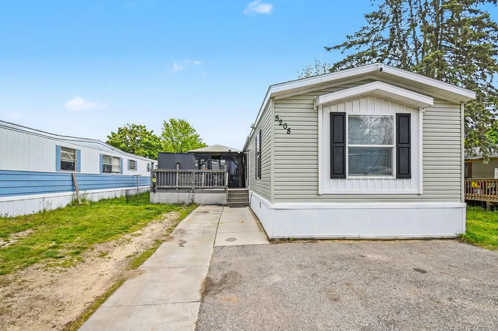 5208 Village Drive SW Wyoming City MI 49509
