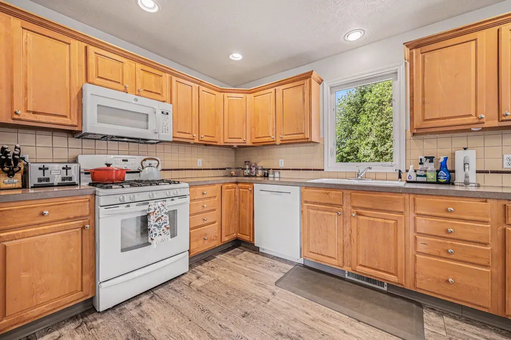 2114 Arbor Court Walker City MI 49534