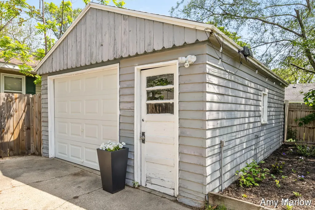 4526 Rhodes Avenue SW Wyoming City MI 49548