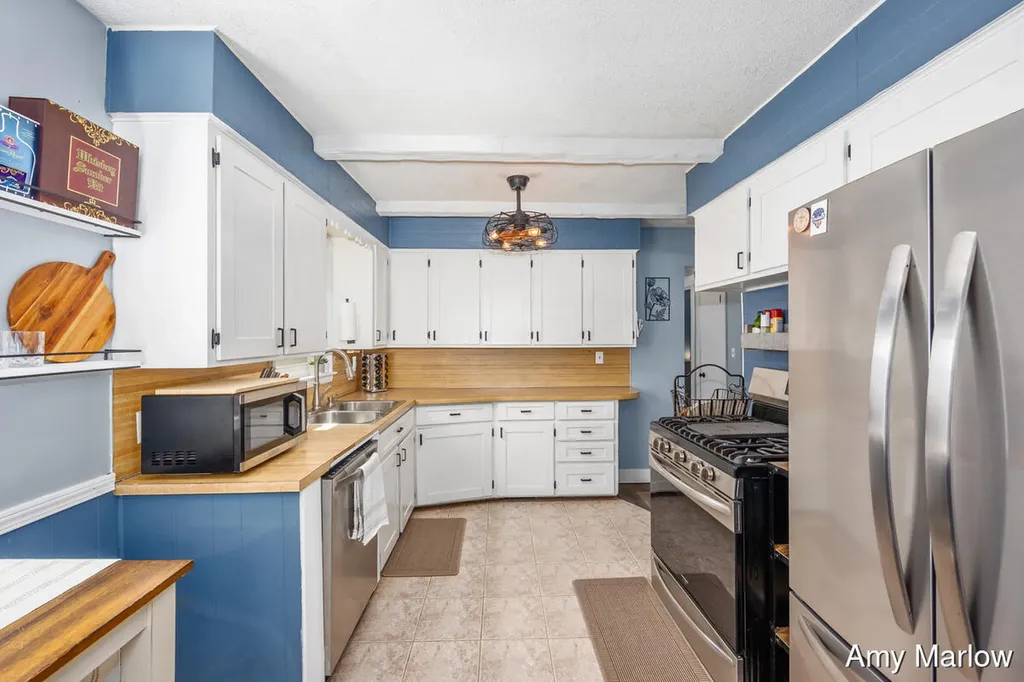4526 Rhodes Avenue SW Wyoming City MI 49548