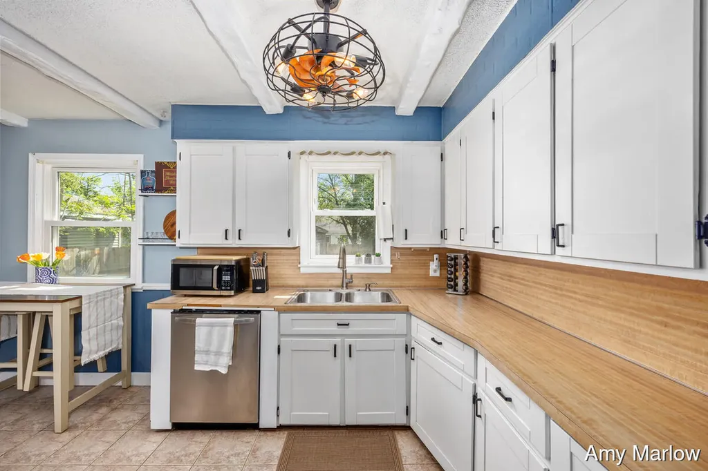 4526 Rhodes Avenue SW Wyoming City MI 49548