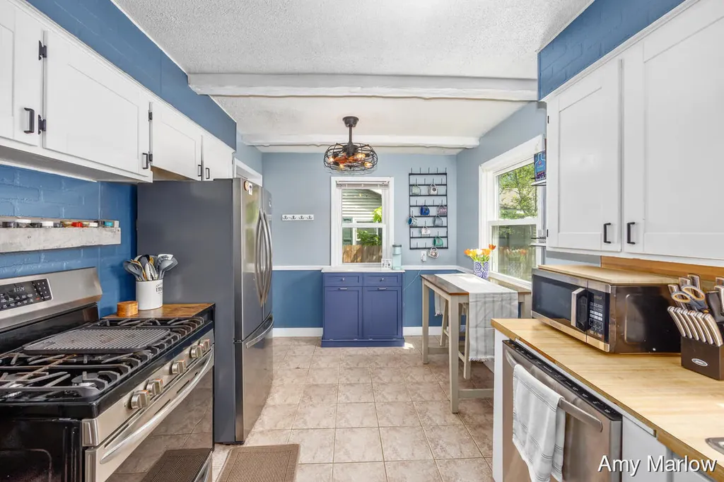 4526 Rhodes Avenue SW Wyoming City MI 49548