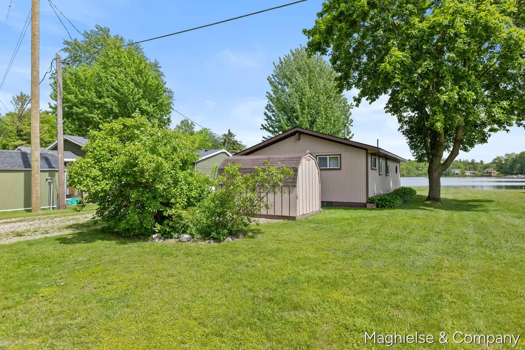 9048 Loveless Drive NE Courtland Township MI 49341