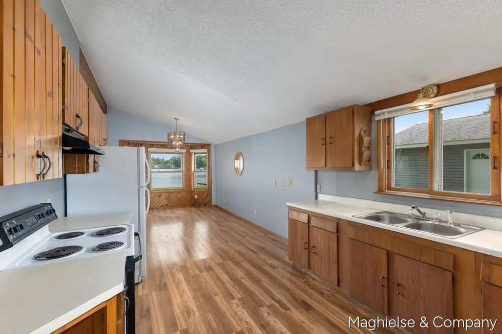 9048 Loveless Drive NE Courtland Township MI 49341
