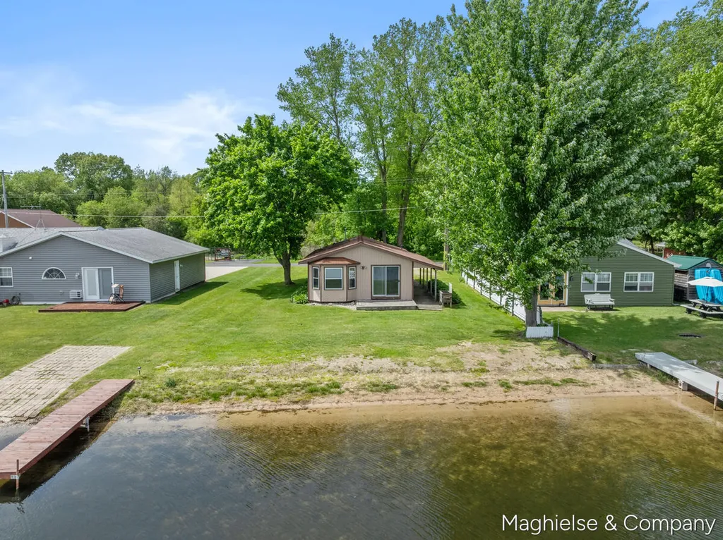 9048 Loveless Drive NE Courtland Township MI 49341