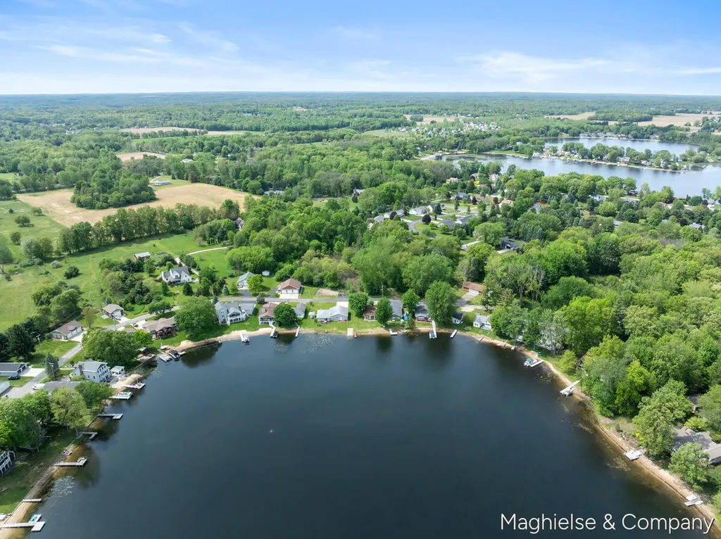 9048 Loveless Drive NE Courtland Township MI 49341