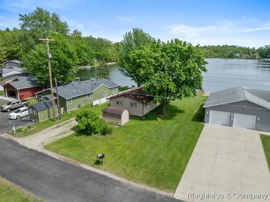 9048 Loveless Drive NE Courtland Township MI 49341
