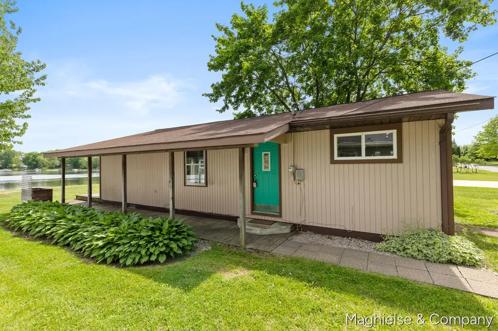 9048 Loveless Drive NE Courtland Township MI 49341