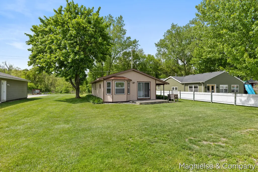 9048 Loveless Drive NE Courtland Township MI 49341