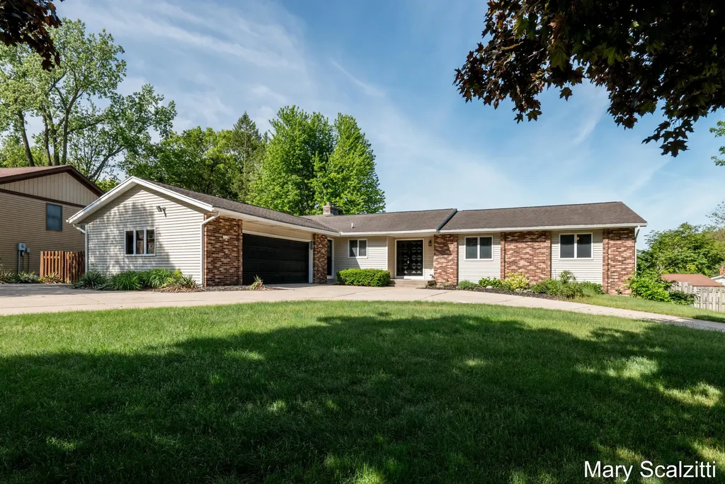 2650 Oldepointe Drive NE Grand Rapids Charter Township MI 49525