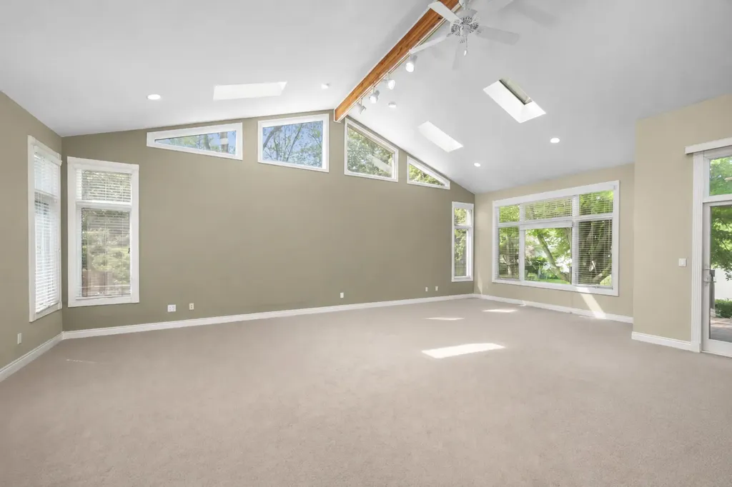 2650 Oldepointe Drive NE Grand Rapids Charter Township MI 49525