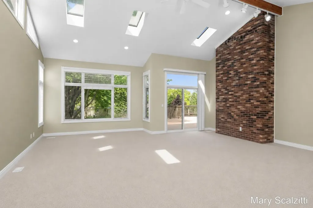 2650 Oldepointe Drive NE Grand Rapids Charter Township MI 49525