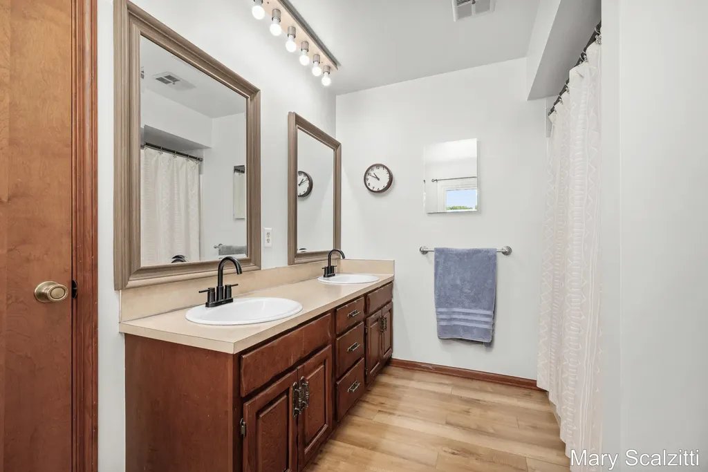 2650 Oldepointe Drive NE Grand Rapids Charter Township MI 49525