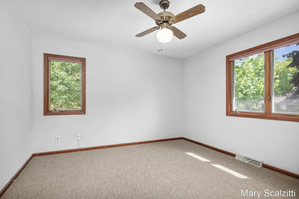 2650 Oldepointe Drive NE Grand Rapids Charter Township MI 49525