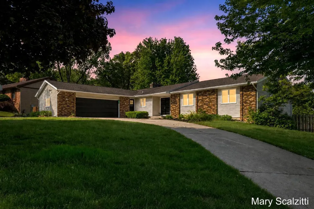 2650 Oldepointe Drive NE Grand Rapids Charter Township MI 49525