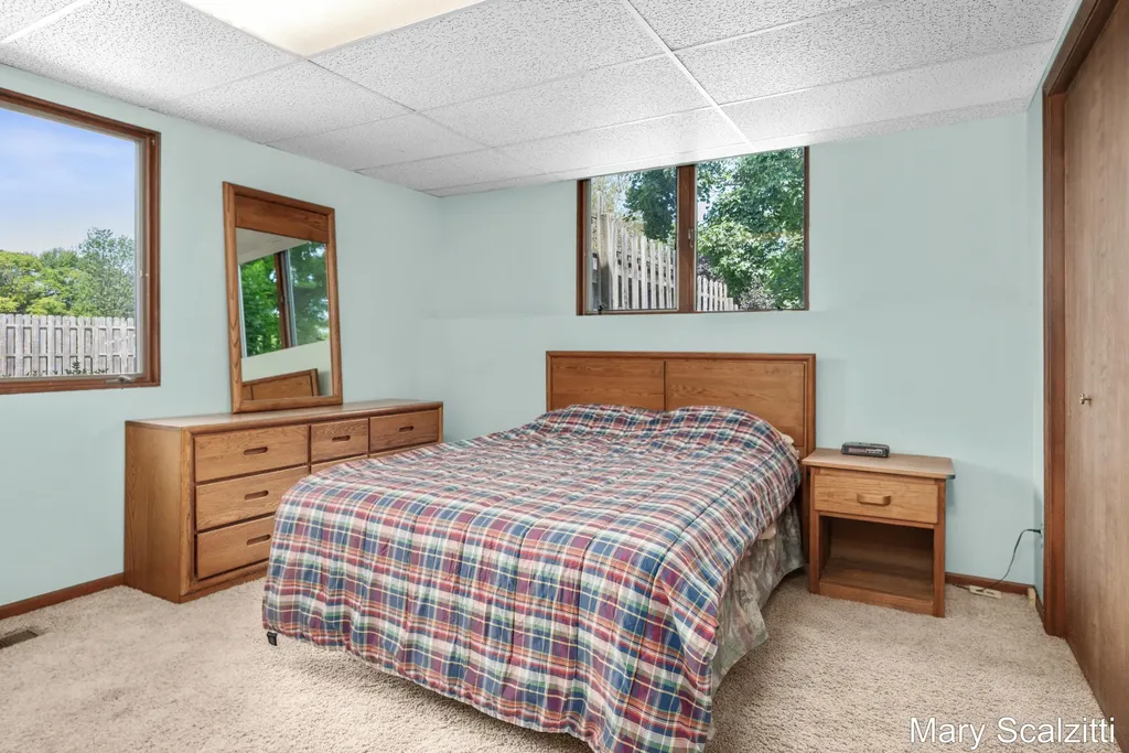 2650 Oldepointe Drive NE Grand Rapids Charter Township MI 49525